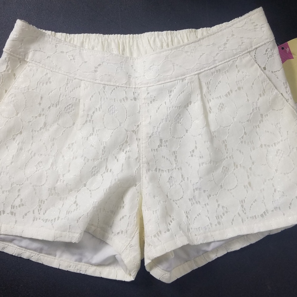 Cherokee lace almond cream shorts